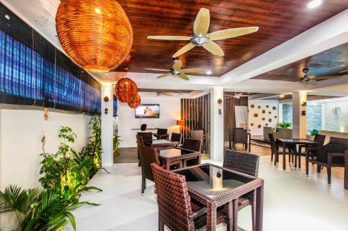 Hostal Beachwood Hotel And Spa At Maafushi