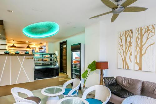 Hostal Beachwood Hotel And Spa At Maafushi