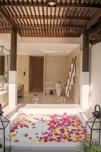 Hotel Hideaway Beach Resort & Spa