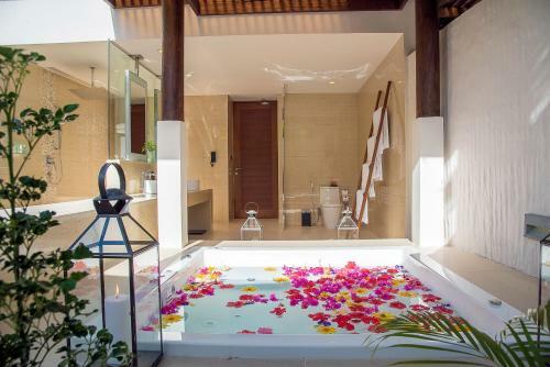 Hotel Hideaway Beach Resort & Spa