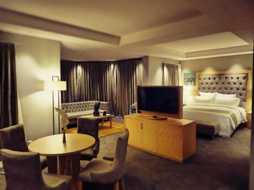 The Grand Palace Hotel