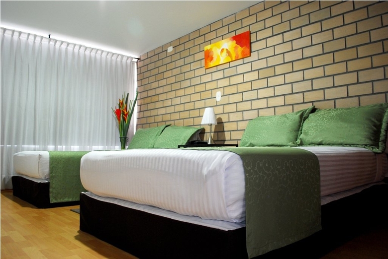 Hotel Portal De Mil�n