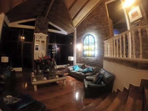 Hostal Miravalle Suites