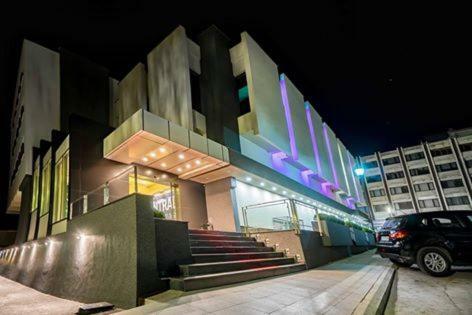 Central Hotel, Fitness And Spa