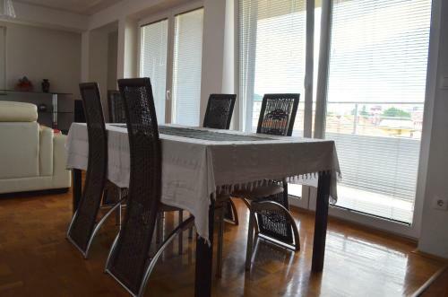 Spacious, Sunny Apartment