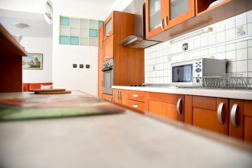 Quiet, Bright And Cozy Apartment Near The Center