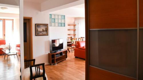 Quiet, Bright And Cozy Apartment Near The Center