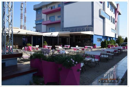 Radio Cafe Kanal 77 Hotel