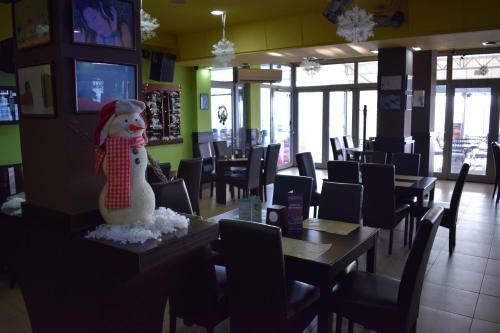 Radio Cafe Kanal 77 Hotel