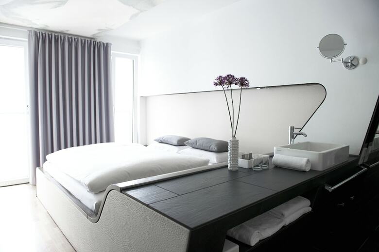 Hotel Q!