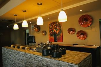 La Fuente Hotel & Suites