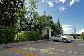 La Fuente Hotel & Suites