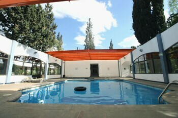 La Fuente Hotel & Suites