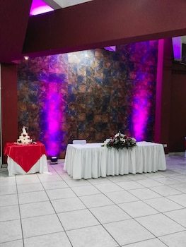 La Fuente Hotel & Suites