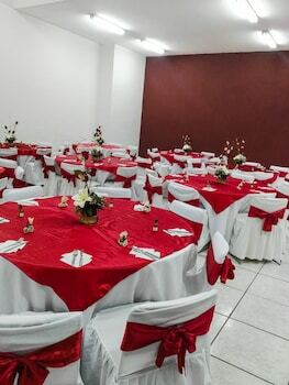 La Fuente Hotel & Suites