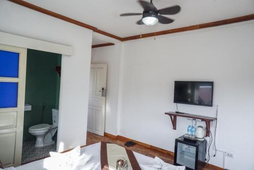 Hostal Frangipani Guesthouse