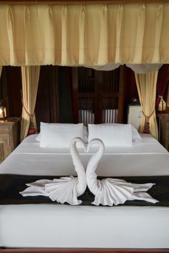 Villa Shangri-lao Resort