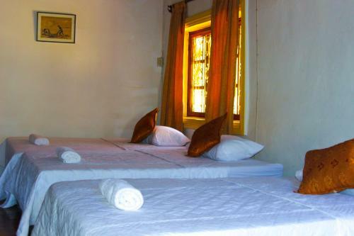 Albergue Croissant D'or Guestroom By Avalon B&B