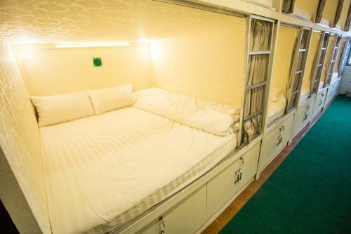 Green Box Capsule Hostel & Hotel