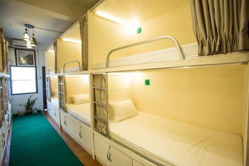 Green Box Capsule Hostel & Hotel