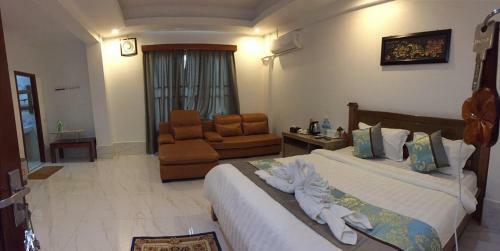 Nuttyphoy Hotel