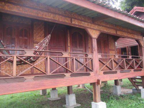 Albergue Don Som Riverside Guesthouse
