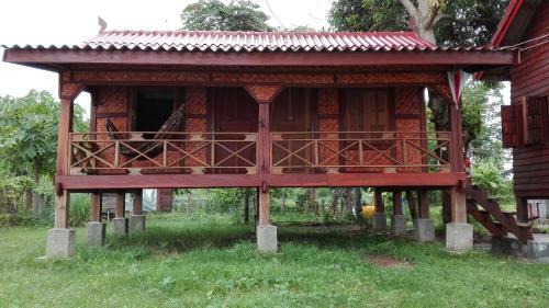 Albergue Don Som Riverside Guesthouse