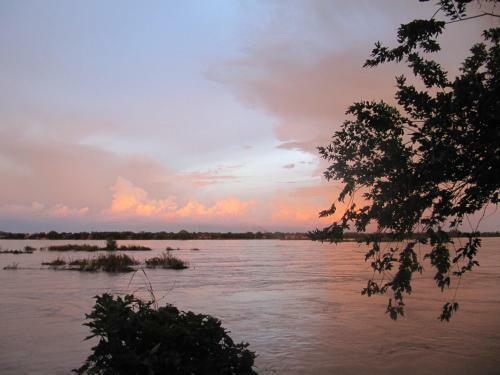 Albergue Don Som Riverside Guesthouse