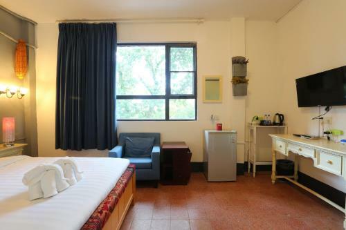 1m Hotel