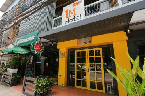 1m Hotel
