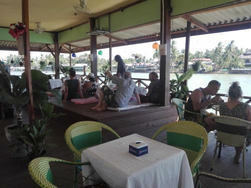 Hostal River Garden Guesthouse