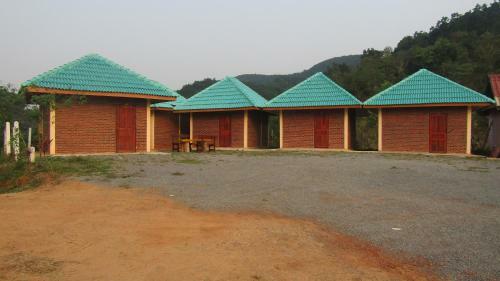 Hotel Chomdoy Bungalow & Restaurant