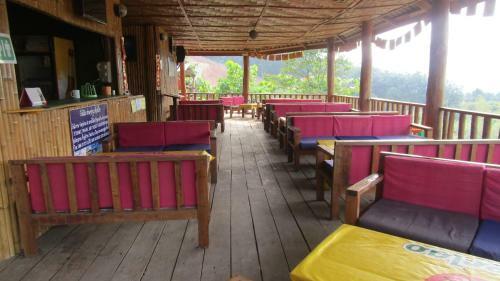 Hotel Chomdoy Bungalow & Restaurant