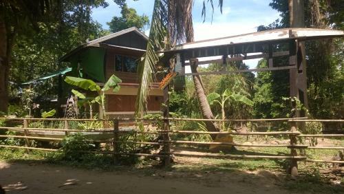 Rudi Mental Holiday Lodge