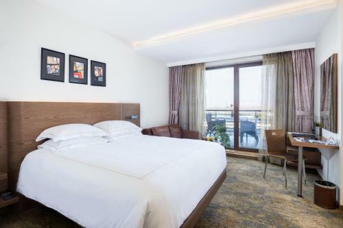 Emerald Hotel