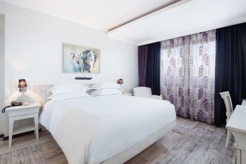 Emerald Hotel