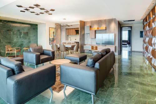 Emerald Hotel