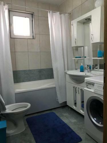 Redon's City Center Apartment