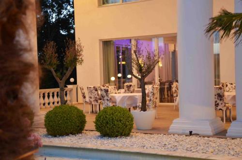 Hotel Queen Vali Palace