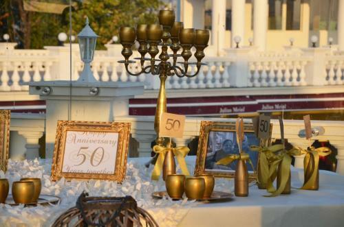 Hotel Queen Vali Palace