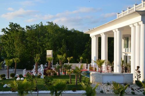 Hotel Queen Vali Palace