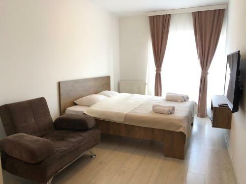 Hostal White Roof Apartments