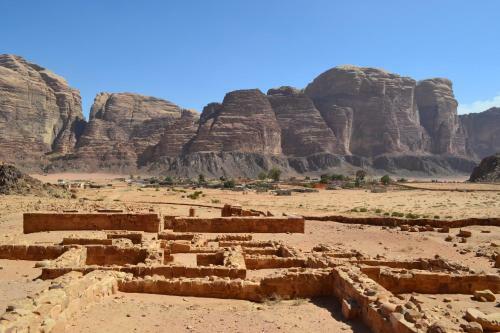 Wadi Rum Blue Sky And Tour