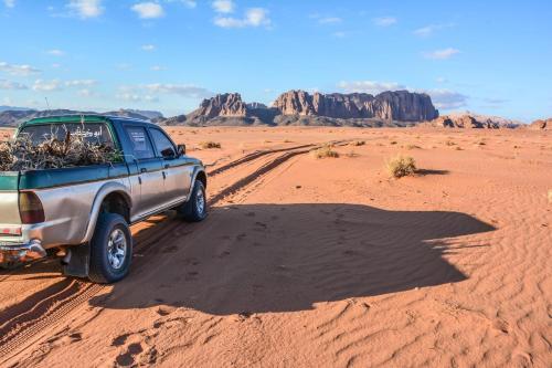 Wadi Rum Blue Sky And Tour