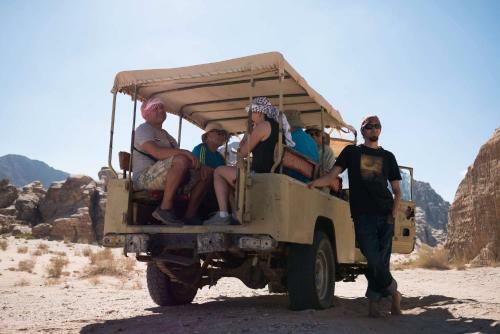 Wadi Rum Blue Sky And Tour