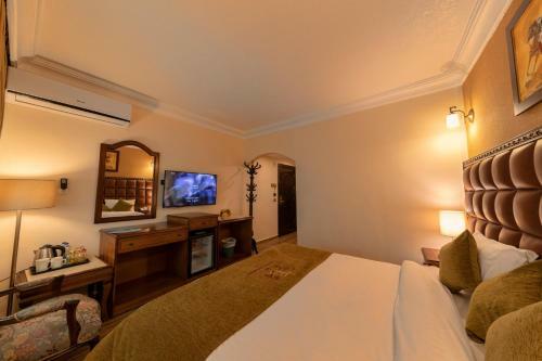 Town Season Hotel