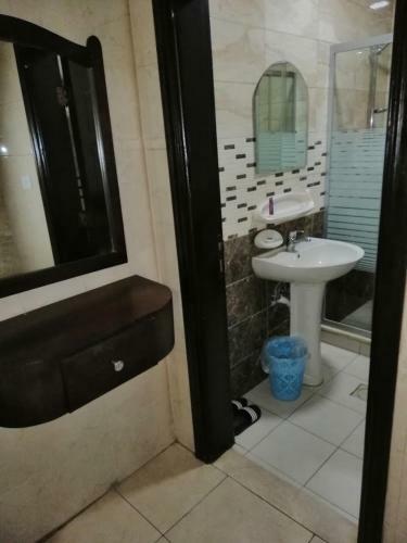 Apartamento Al Hadeer Suites Hotel