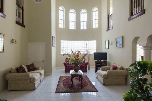 The Royal Kensington 5br Villa