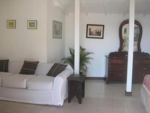 Hostal Roots Cafe Rooms