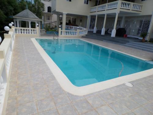 The Royal Kensington Villa 4